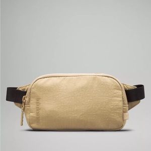 Lululemon Everywhere Mini Belt Bag (Trench/Black)